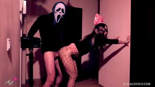 Maszkos őrült alaposan megbassza a csoki sunát a tükör előtt - halloween szerepjáték fétis páros játék