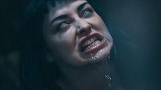 Bombázó Kék Hajú Punk Kiscsaj Átváltozása - Jewelz Blu a Parasited Csatornán Vadul Mag Numb-bal